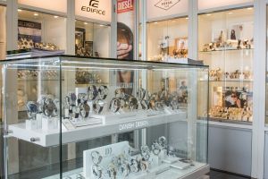 Onze winkel in Den Burg